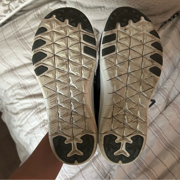 Barely used Nike running shoes - Picture 3 of 3